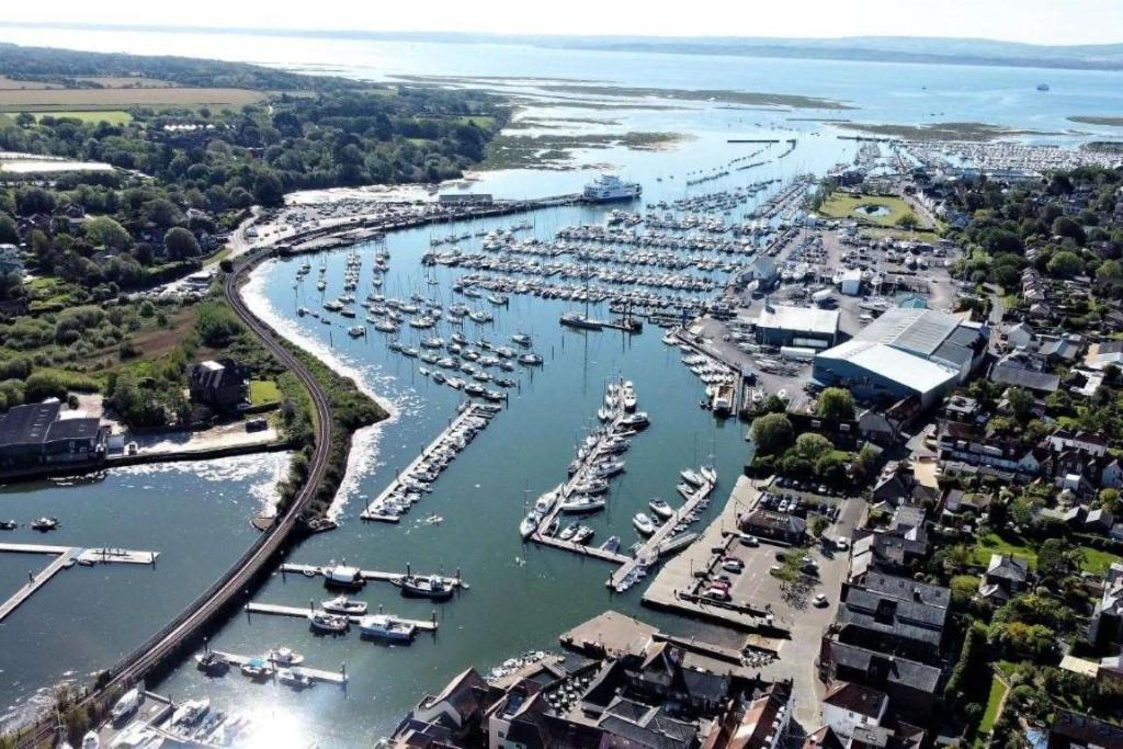 Stunning Luxury Apartment In Central Lymington Zewnętrze zdjęcie