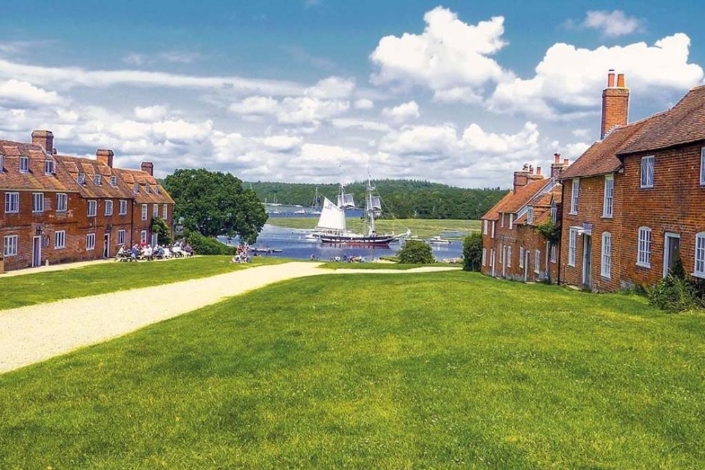 Stunning Luxury Apartment In Central Lymington Zewnętrze zdjęcie